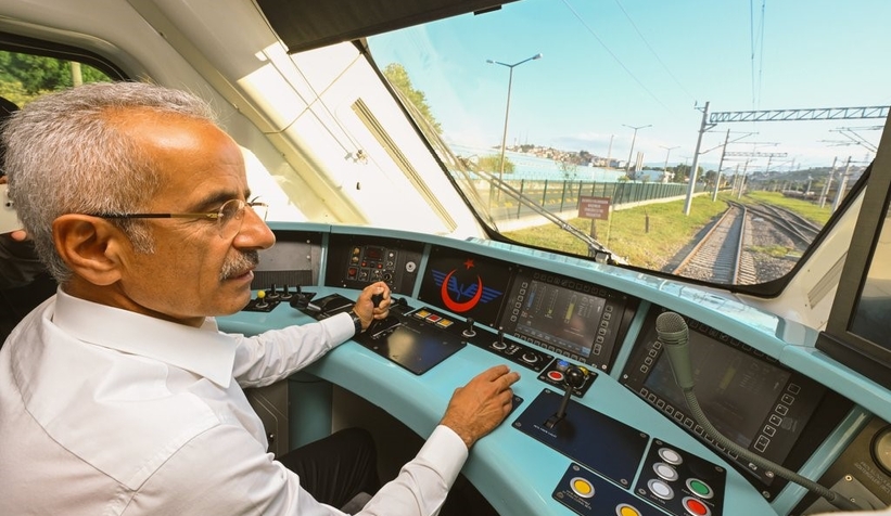 Bakan Sakarya'da Milli Elektrikli Tren’i test etti