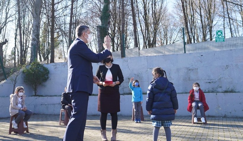bakan-selcuk-sakarya-da-okullarla-ilgili-onemli-aciklamat1i0vdyynd