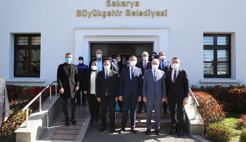 bakan-selcuk-tan-ekrem-yuce-ye-ziyaretes9uk3bfvw