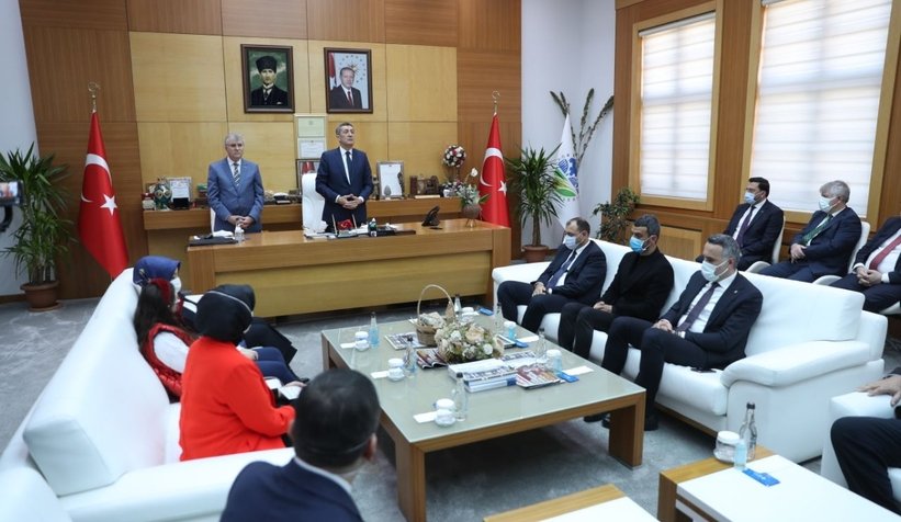 bakan-selcuk-tan-ekrem-yuce-ye-ziyaretes9uk3bfvw