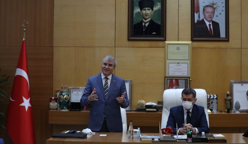 bakan-selcuk-tan-ekrem-yuce-ye-ziyaretes9uk3bfvw