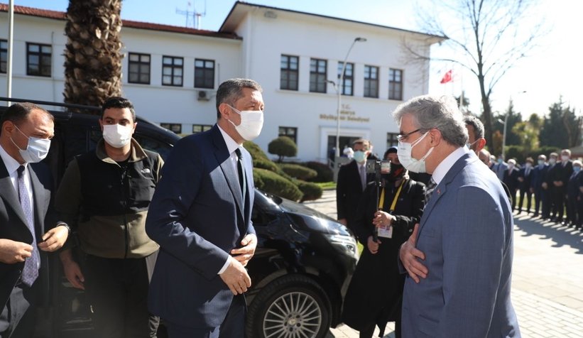 bakan-selcuk-tan-ekrem-yuce-ye-ziyaretes9uk3bfvw