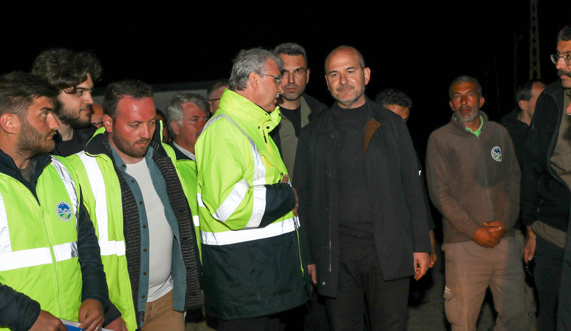 Bakan Soylu, Sakarya Büyükşehirin konteyner kentini ziyaret etti