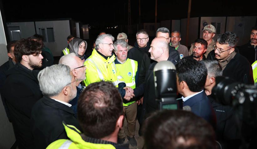 Bakan Soylu, Sakarya Büyükşehirin konteyner kentini ziyaret etti