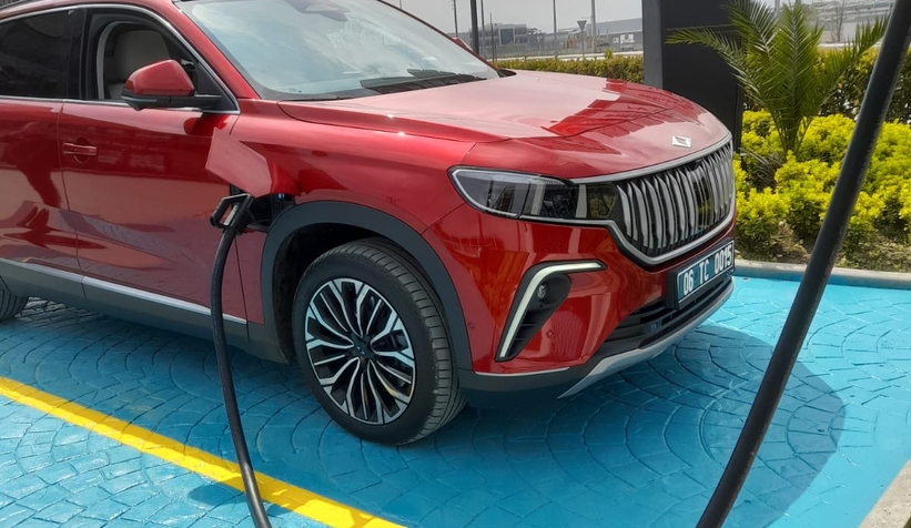 Bakan Varank makam aracı Togg'u Sakarya'da şarj etti