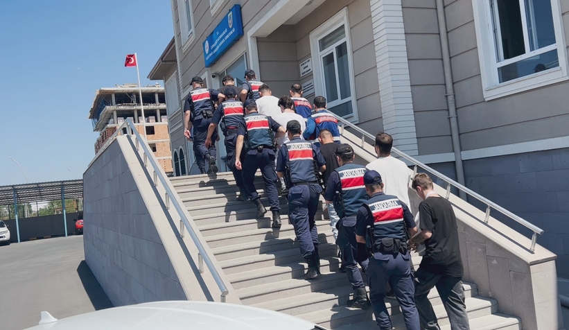 bakanin-adiyla-dolandiricilik-7-gozaltib1r3q1a3yn