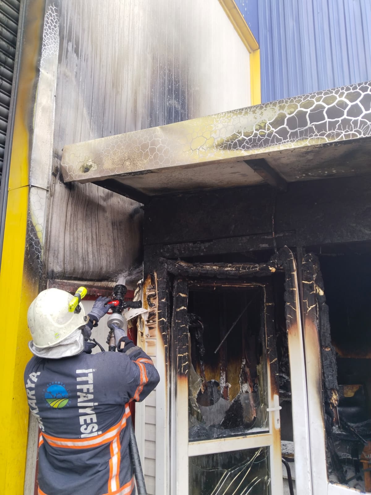 Bakliyat şirketinin deposunda yangın