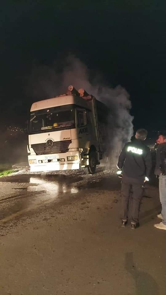 Balataları ısınan kamyon az kalsın kül oluyordu