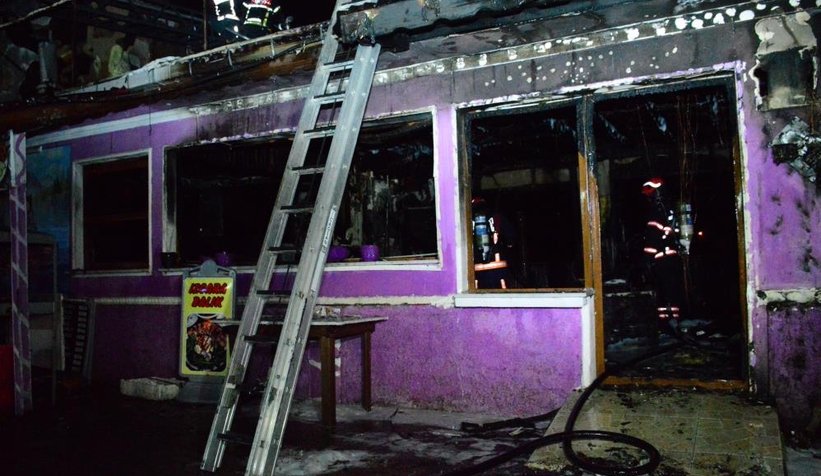 Balık lokantası alev alev yandı