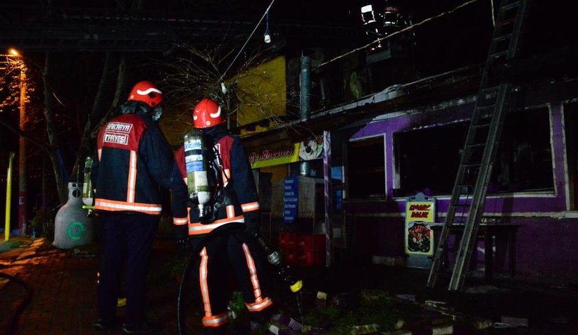 Balık lokantası alev alev yandı