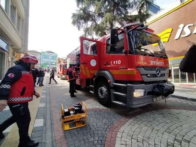 Bankada yangın paniği