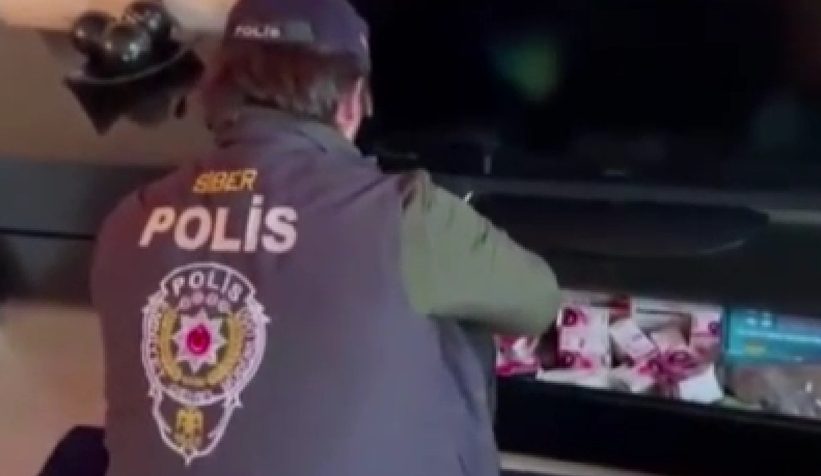 Bankanın açığını kullanıp büyük vurgun yaptılar