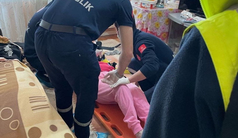 Banyoda düşen Bedriye Teyze’nin hayatını kurtardılar