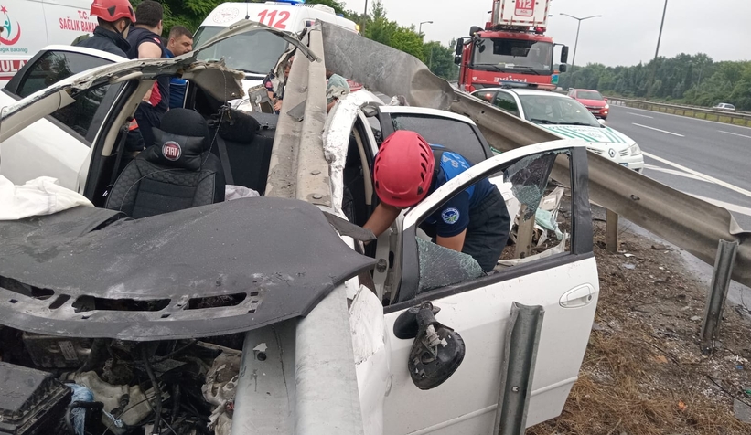 Bariyer aracın içinden geçti: 3 yaralı