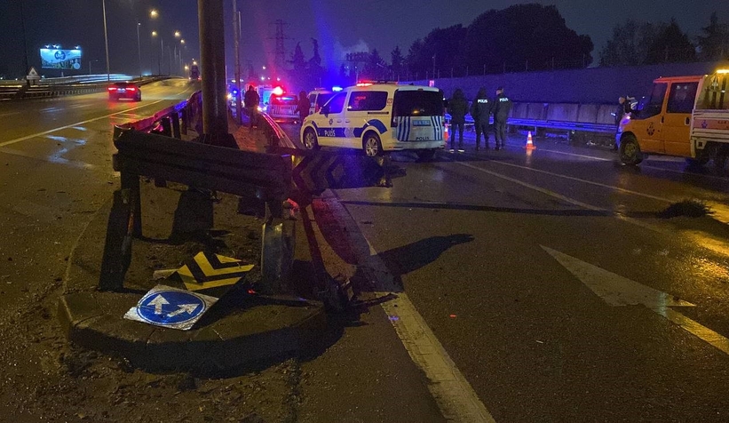 Bariyere çarpan otomobil hurdaya döndü: 2 ölü, 1 yaralı