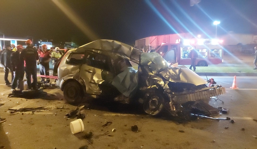 Bariyeri geçip karşı şeride geçti: 1 ölü, 2 yaralı