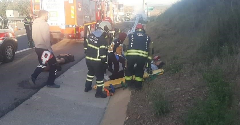 bariyerin-icinden-gecen-otomobil-alev-aldi-3-kisi-sag-kurtulduzxvwskvpa2