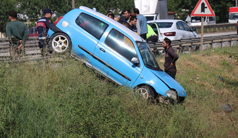 bariyerlerde-asili-kaldi-surucu-sok-yasaditwdrb2y0ng