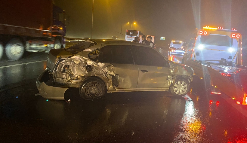 Bariyerlere çarpan otomobilde 1 kişi yaralandı