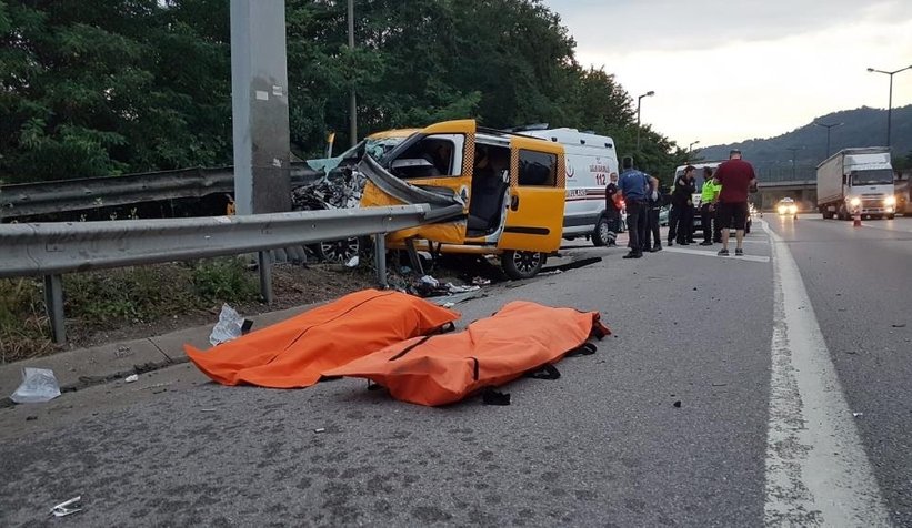 bariyerlere-ok-gibi-saplandi-2-olu-5-yaralingy0wnrouu