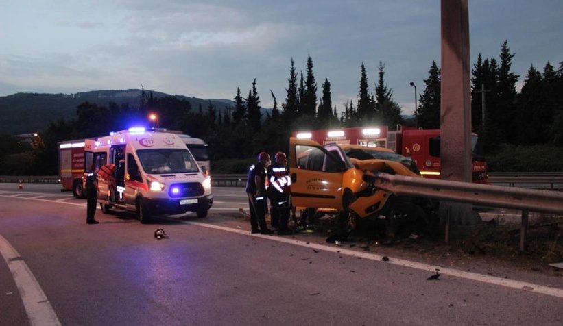 bariyerlere-ok-gibi-saplandi-2-olu-5-yaralingy0wnrouu