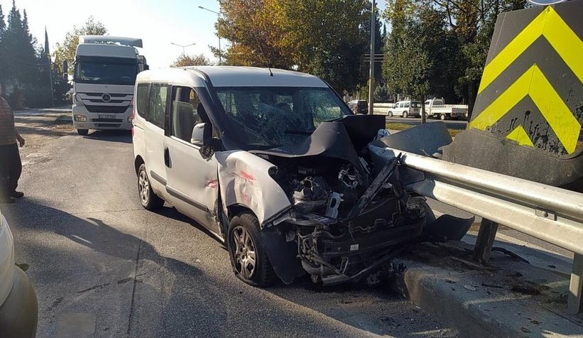 Bariyerlere ok gibi saplandı: 4 yaralı