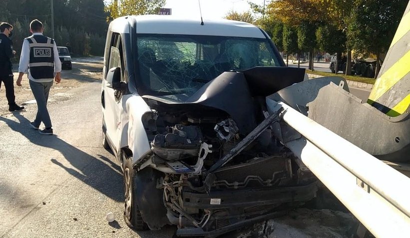 Bariyerlere ok gibi saplandı: 4 yaralı