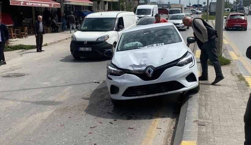 Başka aracın arkadan çarpması sonucu iş yerine daldı