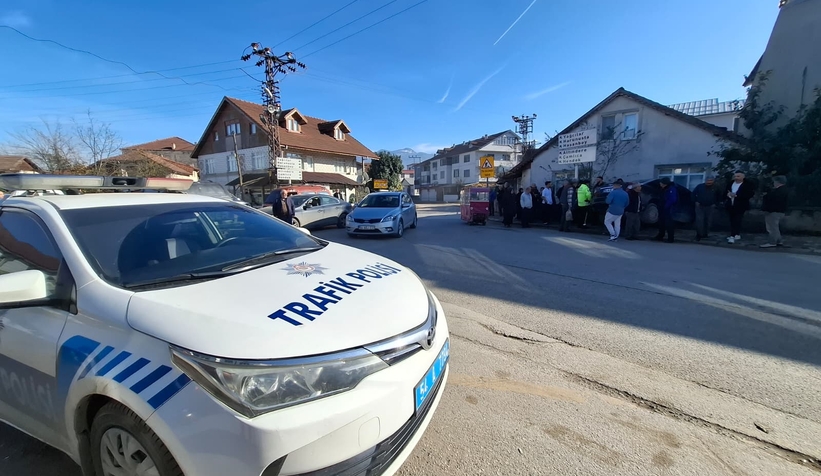 baska-aracla-carpisan-otomobil-duvari-yikip-bahceye-daldim1lmdevnrm