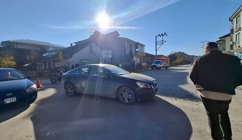 baska-aracla-carpisan-otomobil-duvari-yikip-bahceye-daldim1lmdevnrm