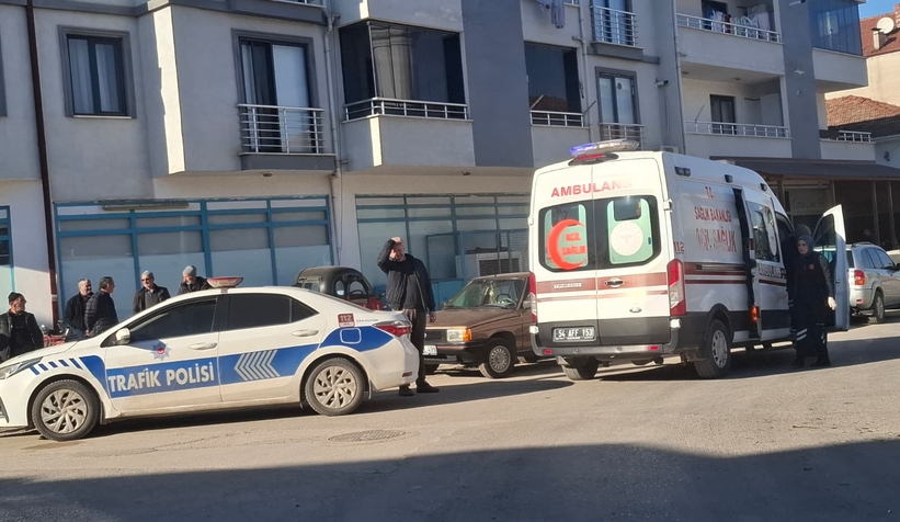 baska-aracla-carpisan-otomobil-duvari-yikip-bahceye-daldim1lmdevnrm