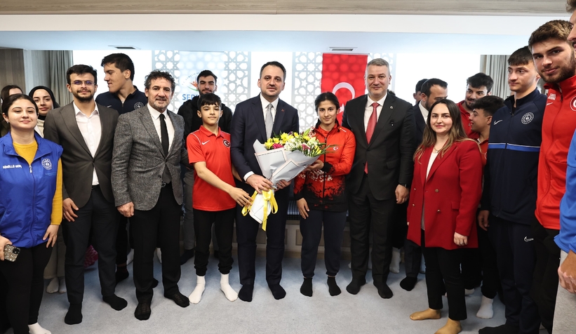 Başkan Adayı Çelik gençlerle bir araya geldi