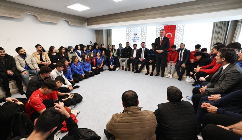 Başkan Adayı Çelik gençlerle bir araya geldi