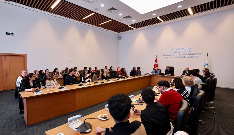 baskan-alemdar-17-ulkeden-gencler-ile-bulusturkjavlryrl