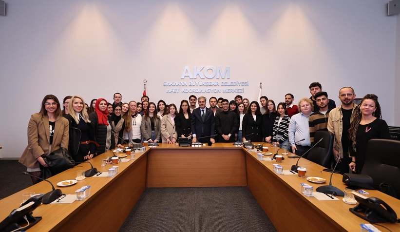 baskan-alemdar-17-ulkeden-gencler-ile-bulusturkjavlryrl