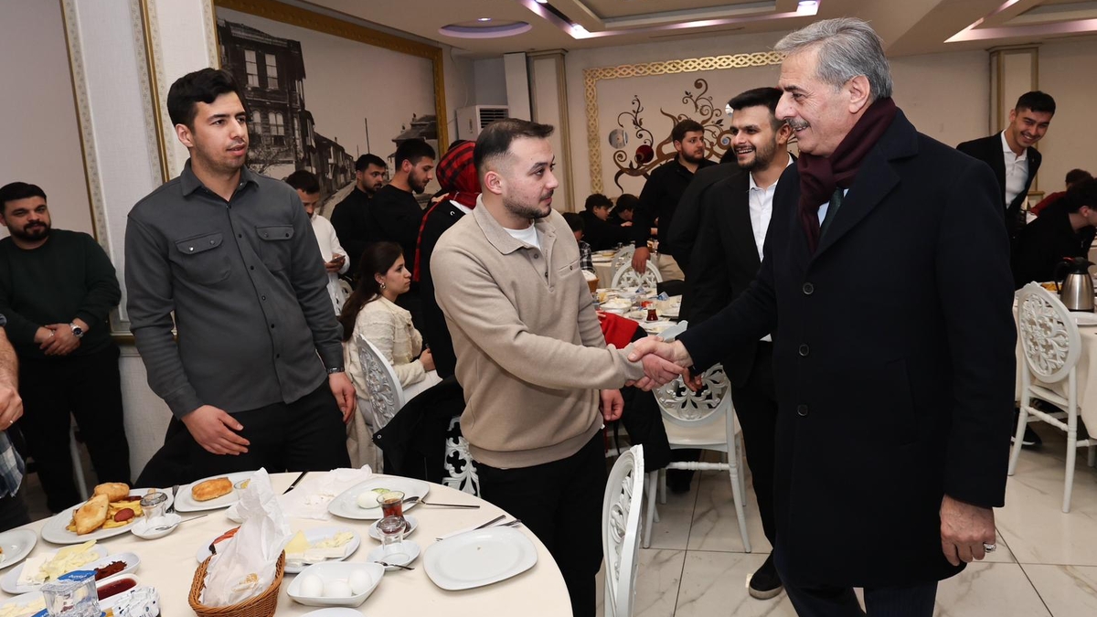 Başkan Alemdar Gençlik Sofrası sahur programına katıldı