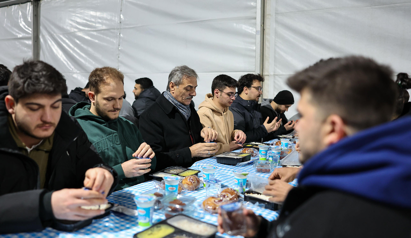 baskan-alemdar-iftarini-universite-ogrencileri-ile-actim2pvsmu2me