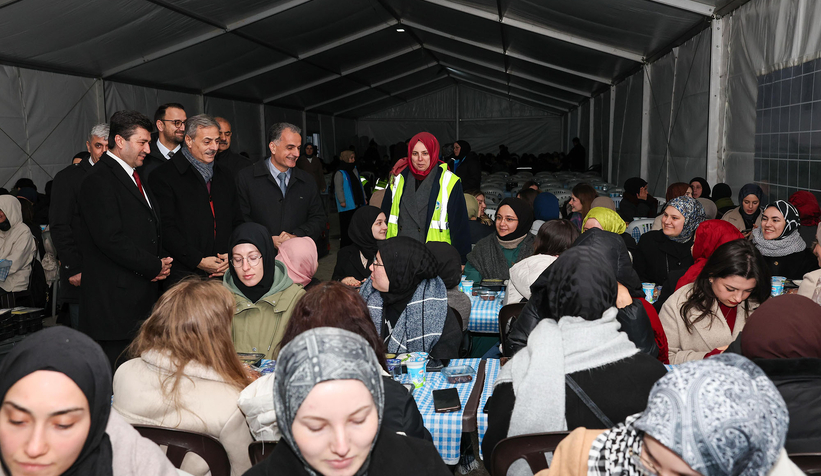 baskan-alemdar-iftarini-universite-ogrencileri-ile-actim2pvsmu2me