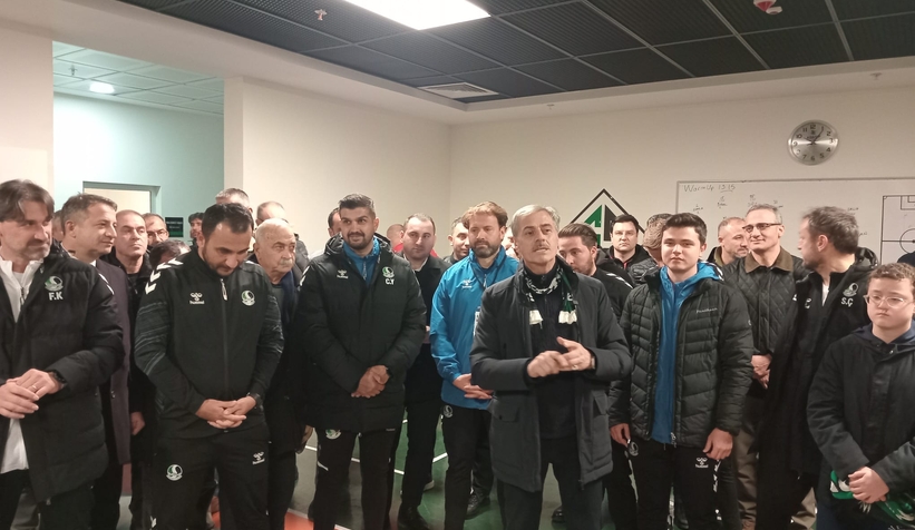 baskan-alemdar-mac-sonu-soyunma-odasina-indi-futbolculari-kutladitu1jtehvr2