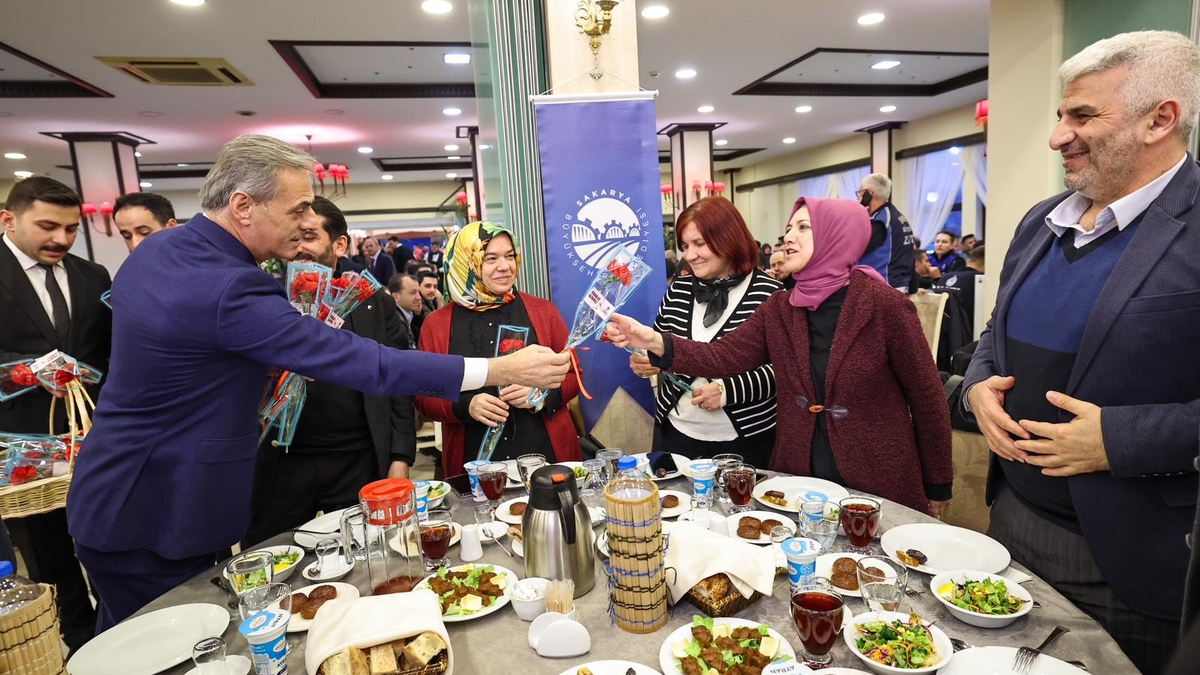 Başkan Alemdar personel ile iftar yaptı