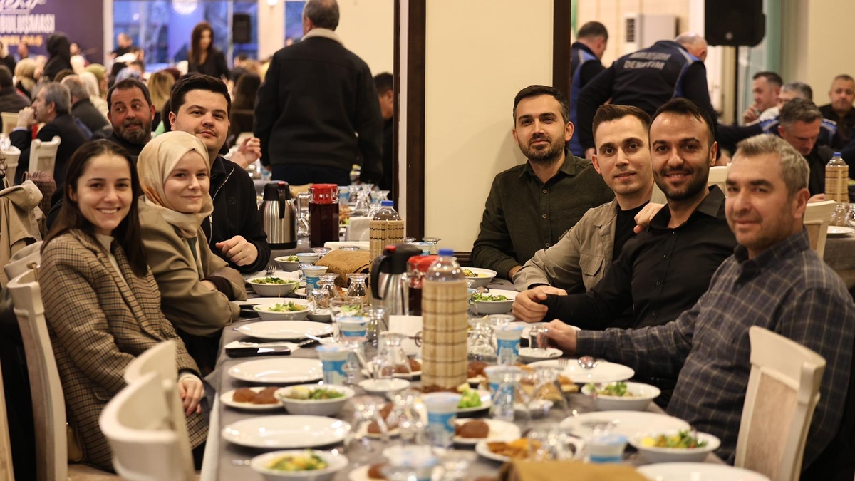 Başkan Alemdar personel ile iftar yaptı