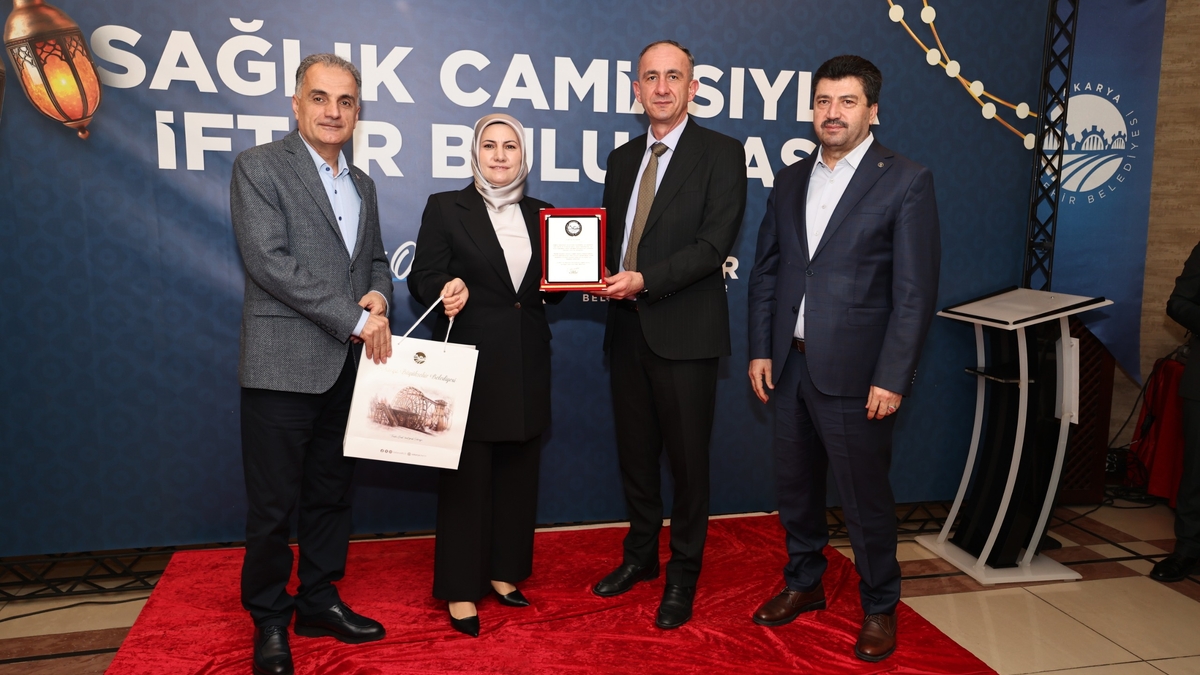 Başkan Alemdar sağlık ailesiyle iftarda buluştu