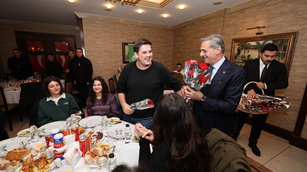 Başkan Alemdar sağlık ailesiyle iftarda buluştu