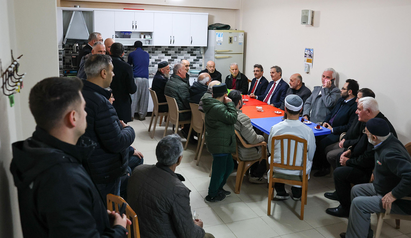 baskan-alemdar-teravih-sonrasi-cay-sohbetine-katildievpuc2vmau