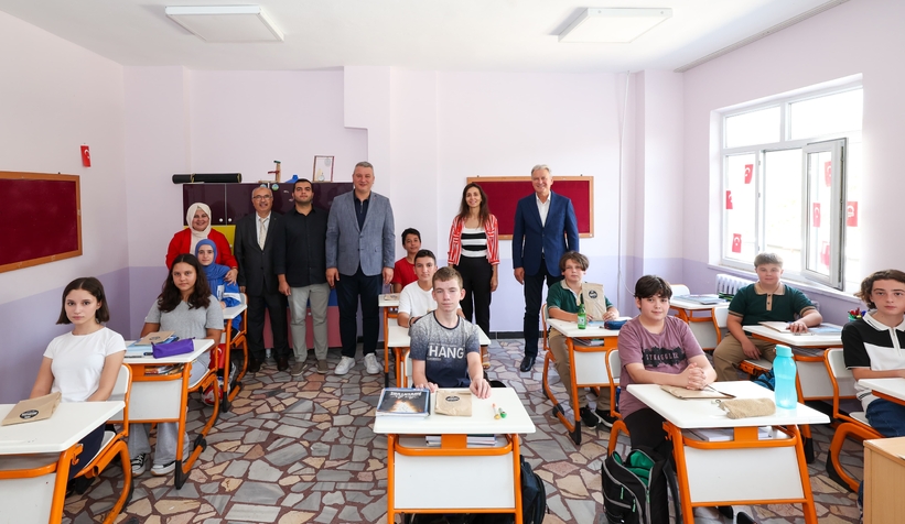 Başkan Çelik Fatma Özkan İlköğretim Okulu'nu ziyaret etti