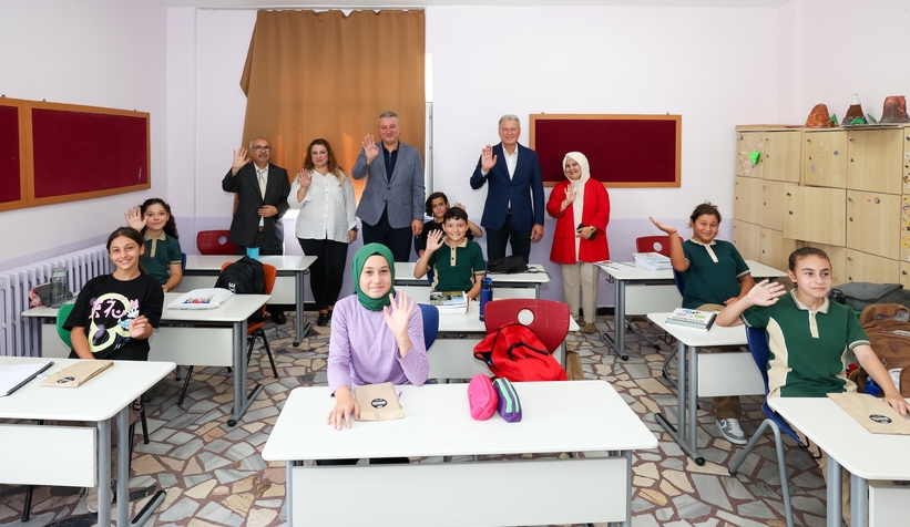 Başkan Çelik Fatma Özkan İlköğretim Okulu'nu ziyaret etti