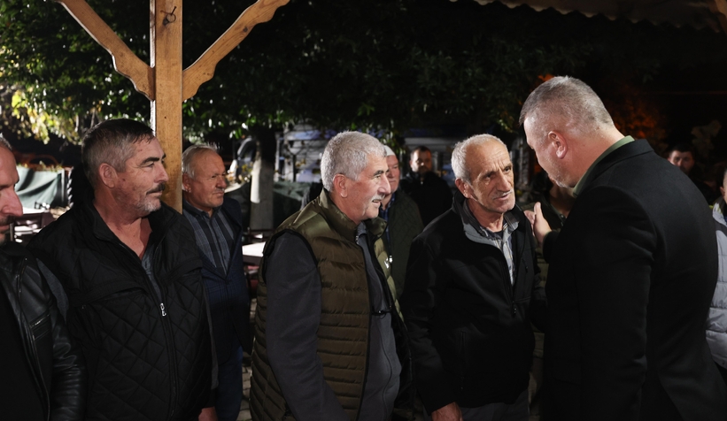 baskan-celik-uzunkoy-de-vatandaslar-ile-bulustut2heshrnsh