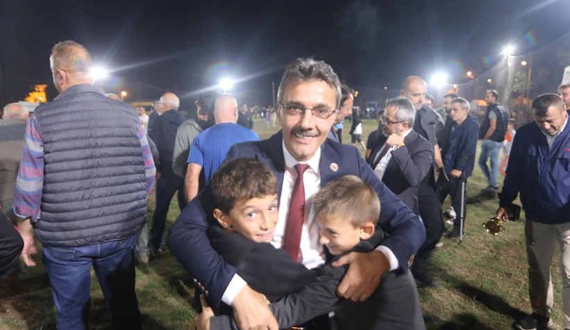 Başkan Dinç turnuvanın kapanışı programına katıldı