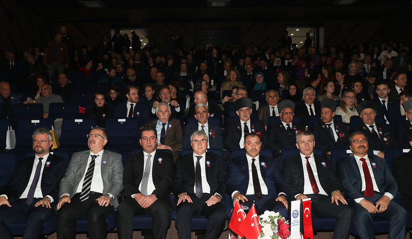 baskan-ekrem-yuce-24-kasim-ogretmenler-gunu-dolayisiyla-duzenlenen-programa-katildiykntvvjrau