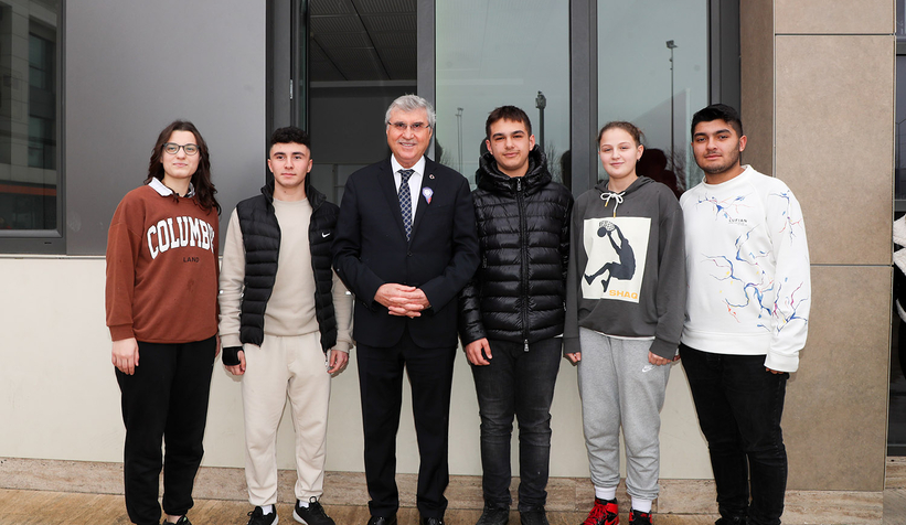 baskan-ekrem-yuce-24-kasim-ogretmenler-gunu-dolayisiyla-duzenlenen-programa-katildiykntvvjrau